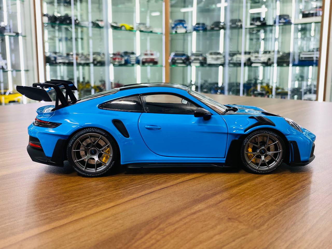 1/18 Diecast Full Opening - Minichamps Porsche 911 GT3 RS 2024 (Blue)