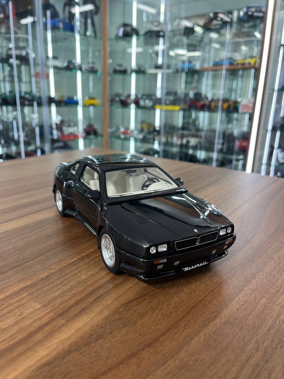 LS Collectibles 1:18 Maserati Shamal Año de construcción 1989 negro LS050B modelo coche LS050B LS Collectibles 1:18 Maserati Shamal Año de construcción 1989 negro LS050B modelo coche LS050B