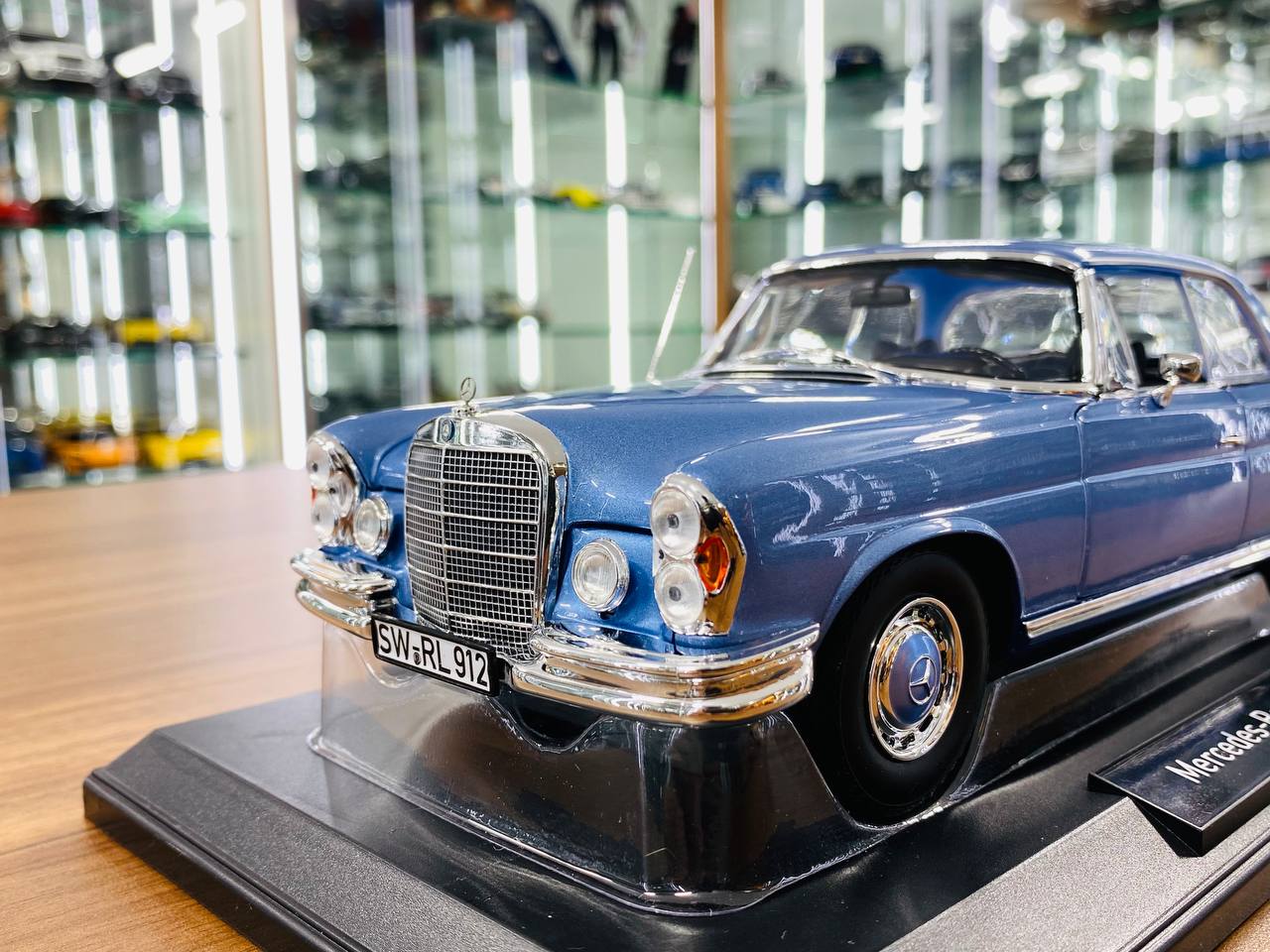 1/18 metal diecast Norev Mercedes Benz 280 SE Coupe 1969 blue Metallic scale Model Car