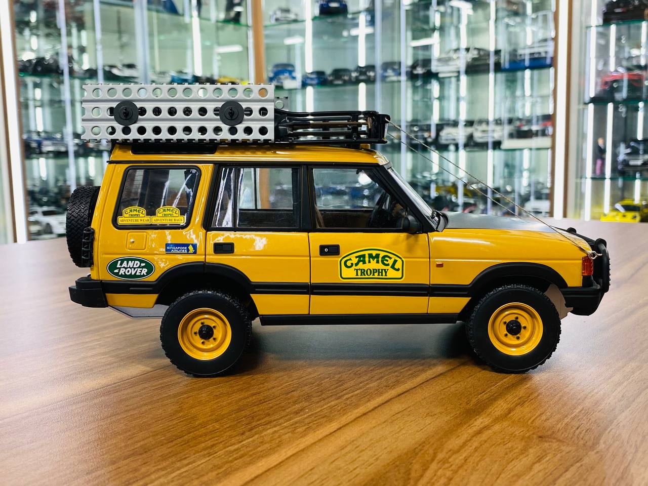 1/18 Diecast Land Rover Discovery Series 1 "Camel Trophy Kalimantan 1996" Almost Real Scale Model Car