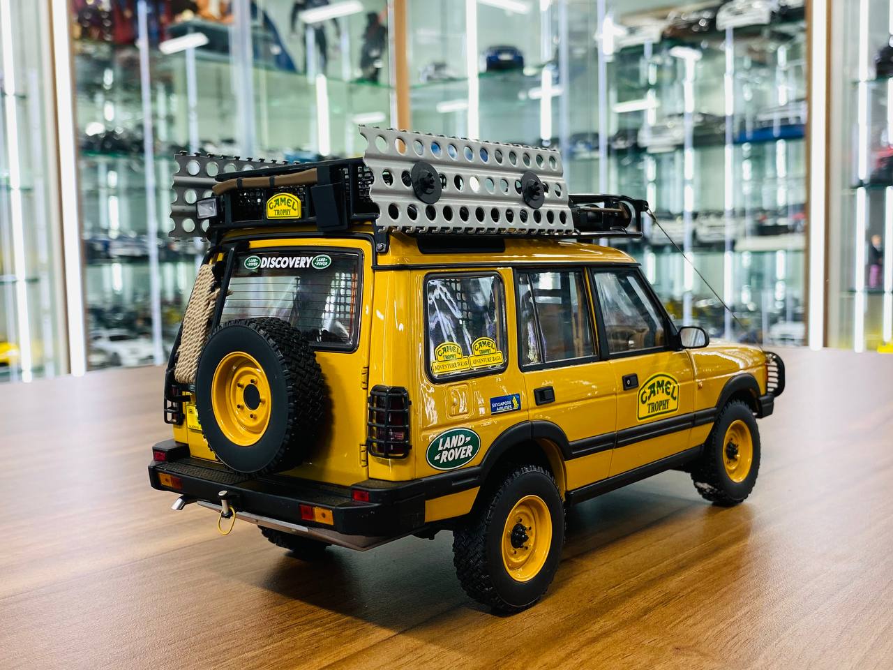1/18 Diecast Land Rover Discovery Series 1 "Camel Trophy Kalimantan 1996" Almost Real Scale Model Car