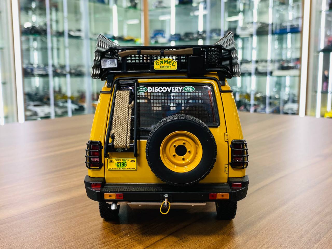 1/18 Diecast Land Rover Discovery Series 1 "Camel Trophy Kalimantan 1996" Almost Real Scale Model Car