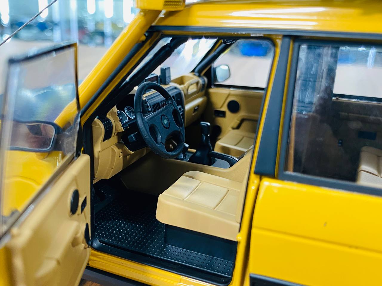 1/18 Diecast Land Rover Discovery Series 1 "Camel Trophy Kalimantan 1996" Almost Real Scale Model Car