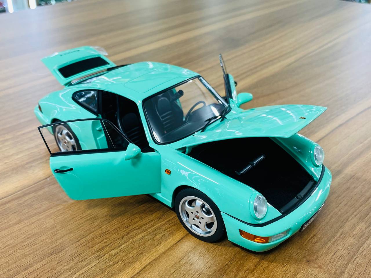 1/18 Diecast Metal Full Opening Norev Porsche 911 Carrera 2 (1992) - Mint Green