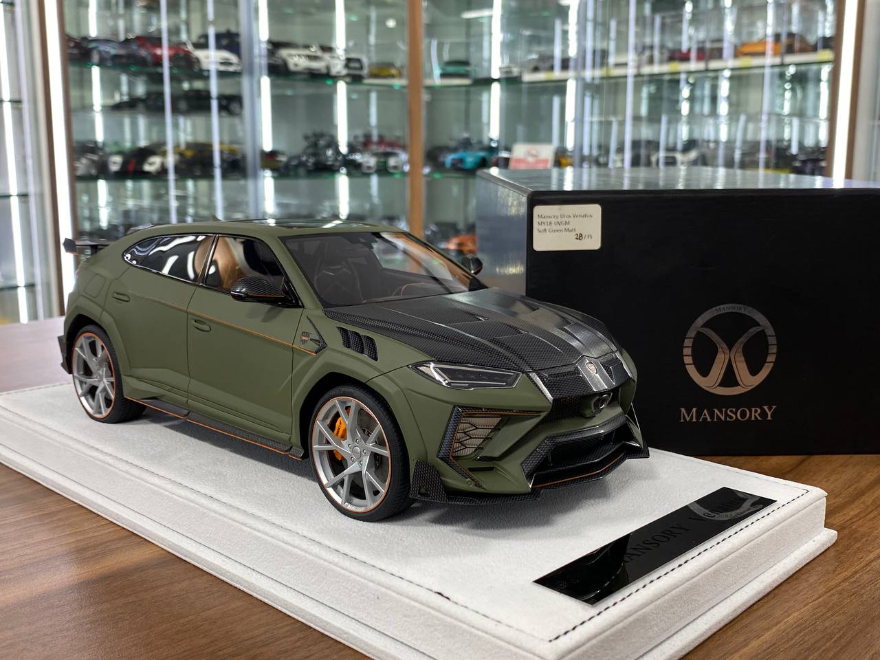 1:18 Resin Model Lamborghini URUS Venatus MANSORY – Soft Green Matt / Black | Timothy & Pierre (Limited 35 pcs – Dubai Collectors)