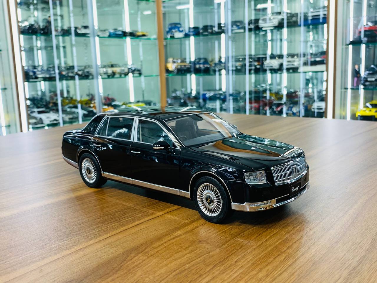 1/18 Toyota Century Black 2018 Black by LCD Scale Model Car
