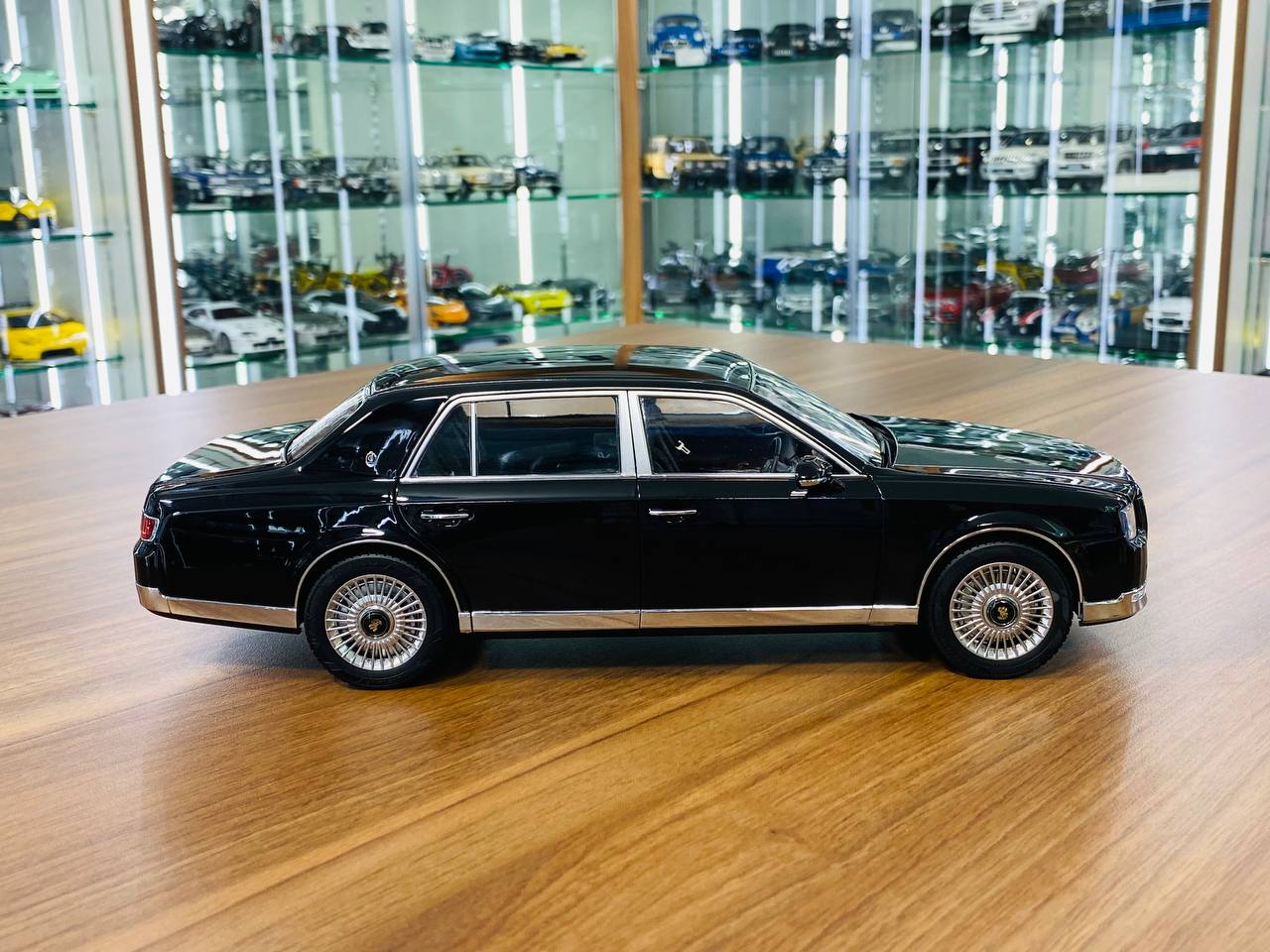 1/18 Toyota Century Black 2018 Black by LCD Scale Model Car