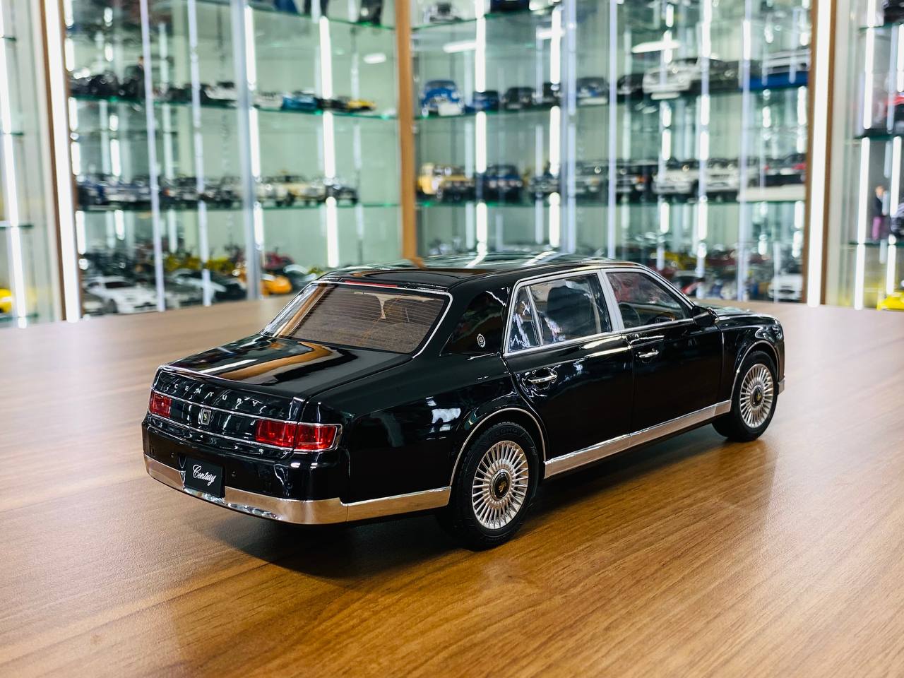 1/18 Toyota Century Black 2018 Black by LCD Scale Model Car