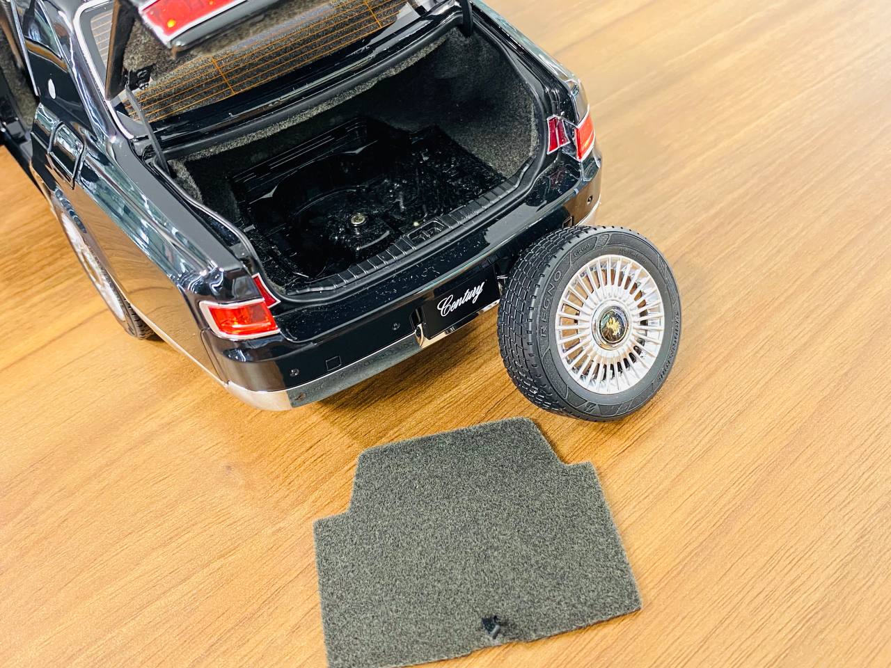 1/18 Toyota Century Black 2018 Black by LCD Scale Model Car