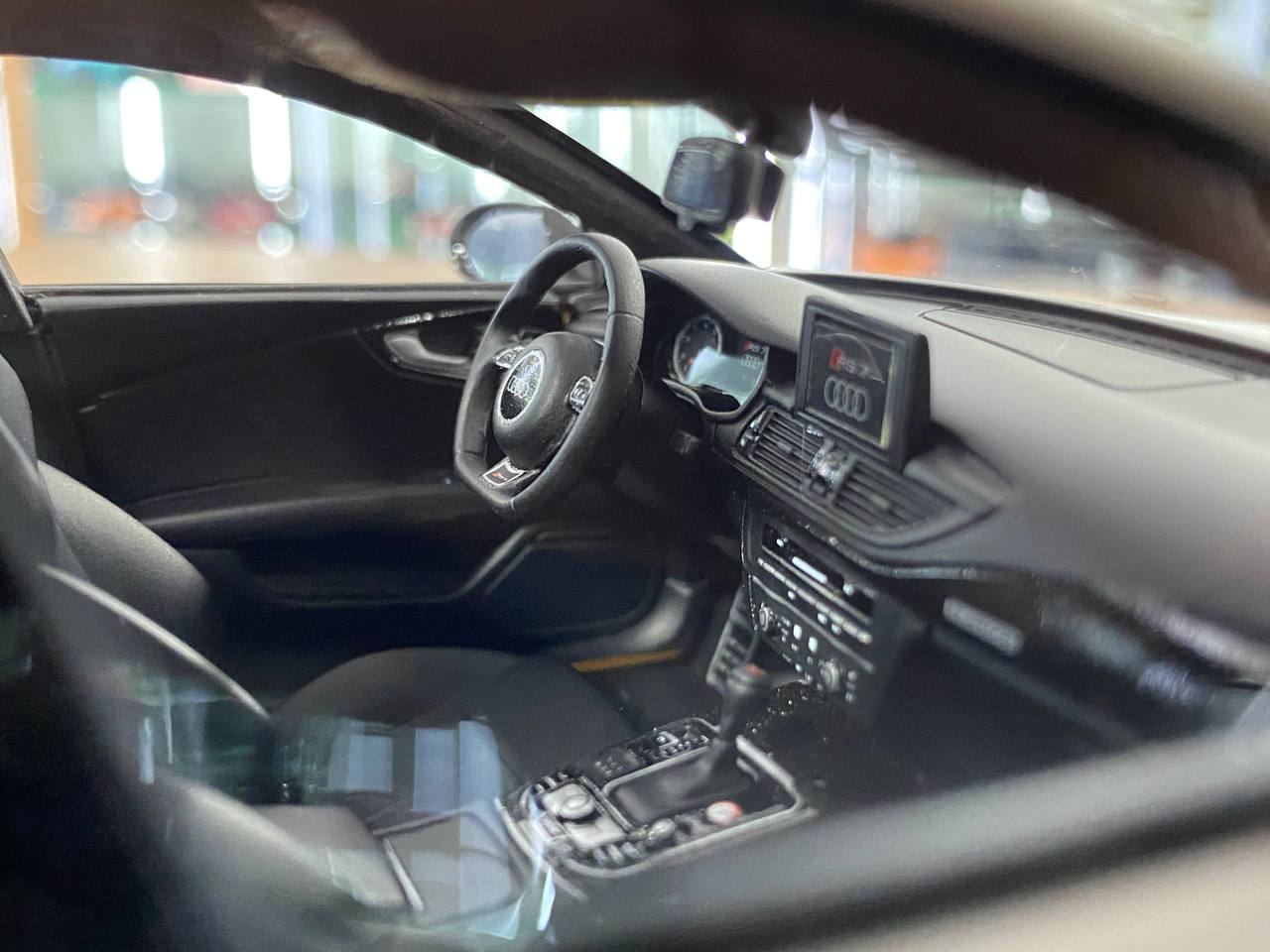 🚨Audi RS7 1:18 Resin Model – Matt White | Motorhelix (Limited 99 pcs – Dubai Collectors)