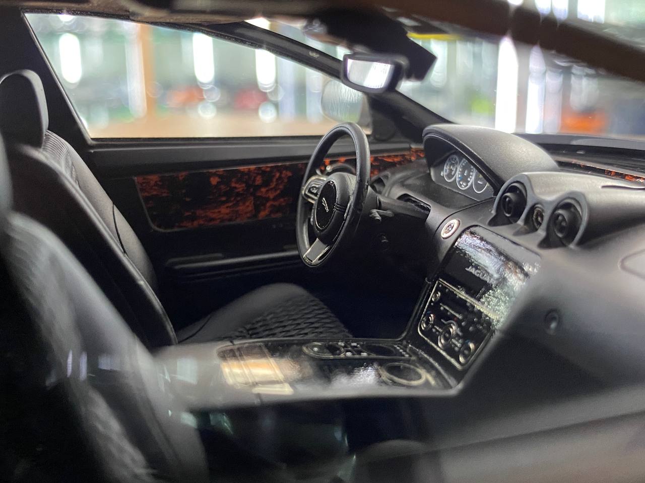 🚨Jaguar XJL 1:18 Resin Model – Matt Grey | Motorhelix (Limited 66 pcs – Dubai Collectors)