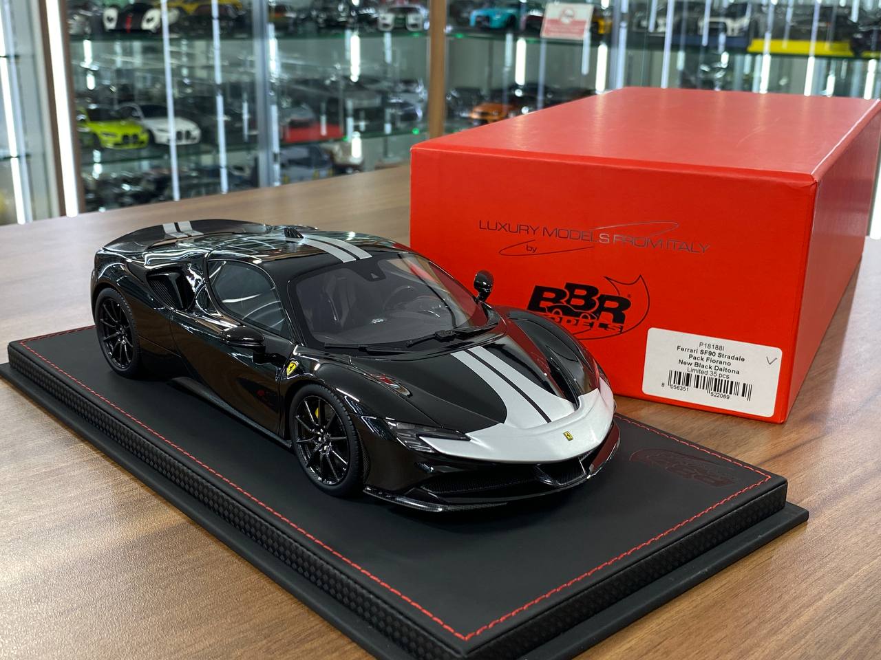 1:18 Resin BBR Models Ferrari SF90 Stradale Pack Fiorano – New Black Daytona (Limited 35 pcs – Dubai Collectors)