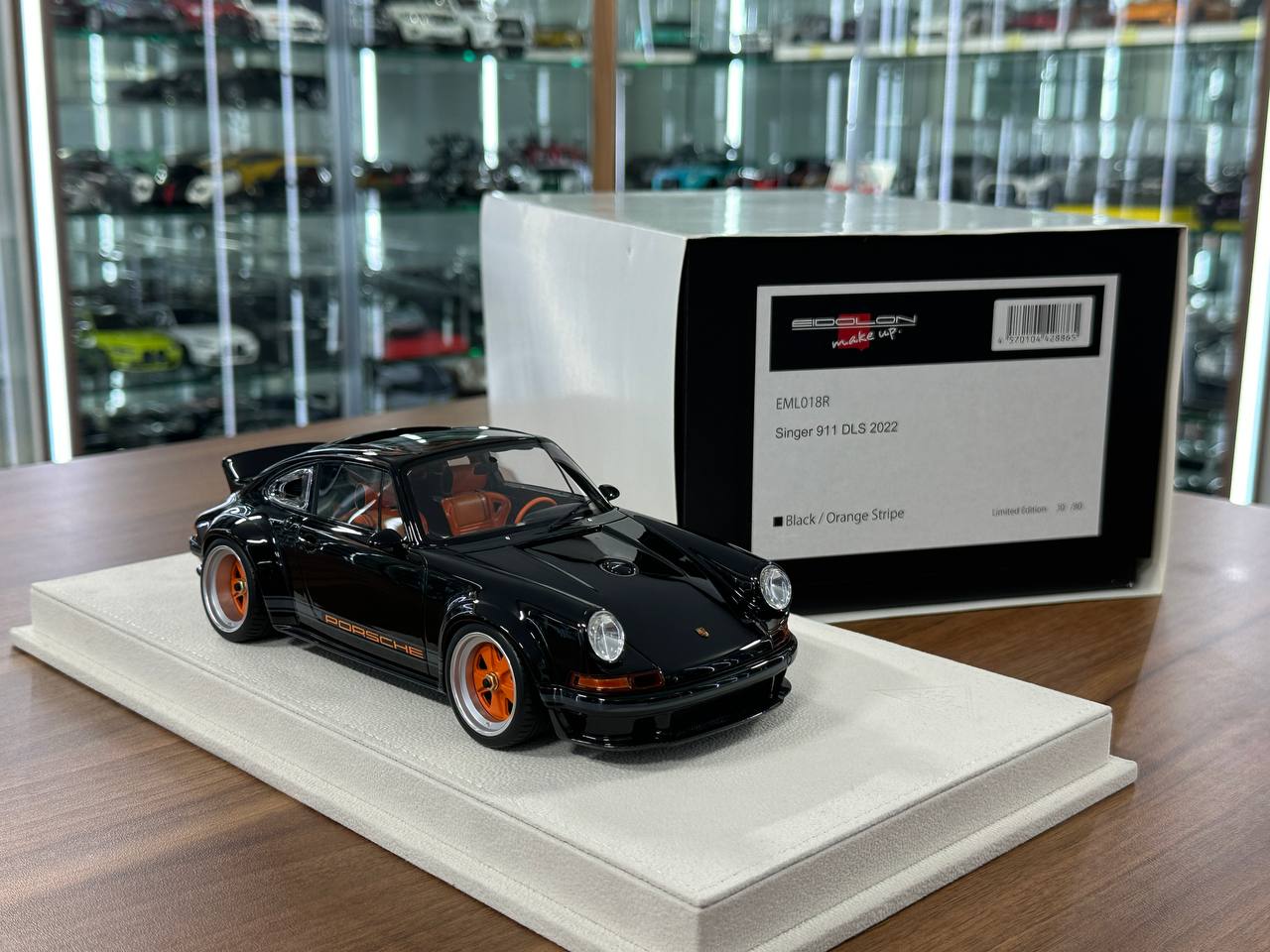 1:18 Resin Model Porsche Singer DLS 2022– Black/Orange | Make Up (Limited 80 pcs – Dubai Collectors)