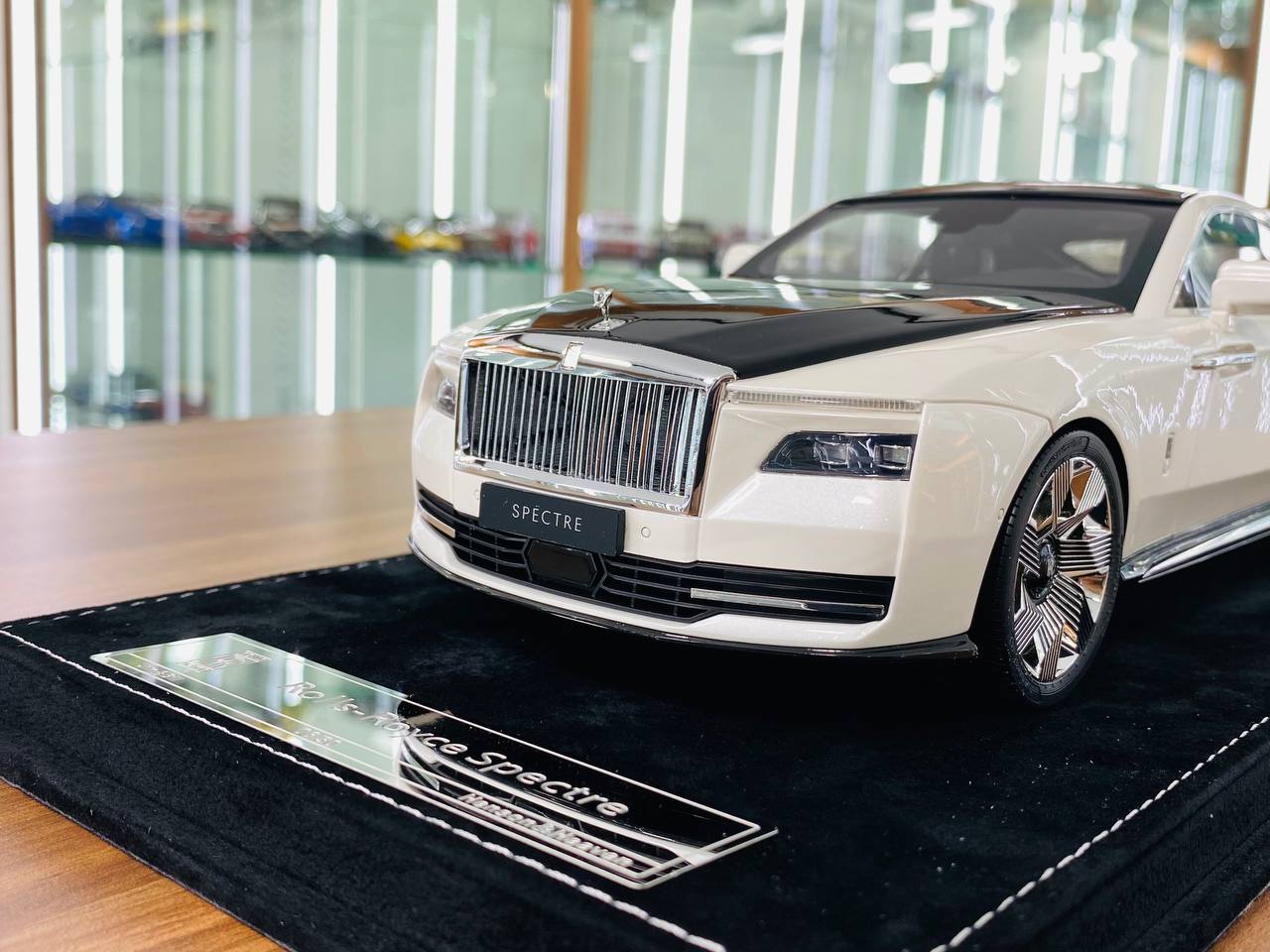 H&H Rolls Royce Spectre Resin Model - White & Black | 1/18 Scale