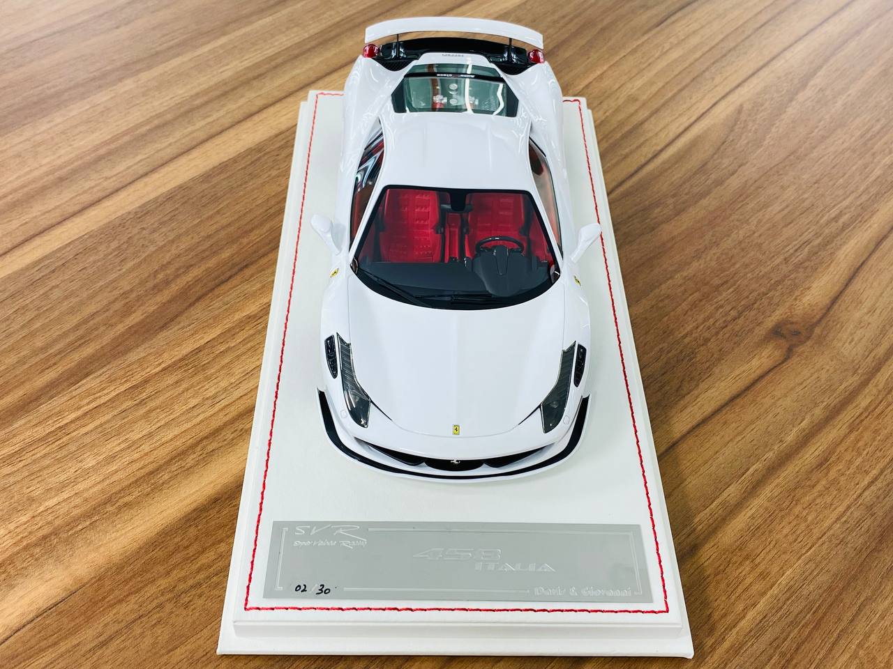 Davis & Giovanni Ferrari 458 Italia Resin Model - White | 1/18 Scale