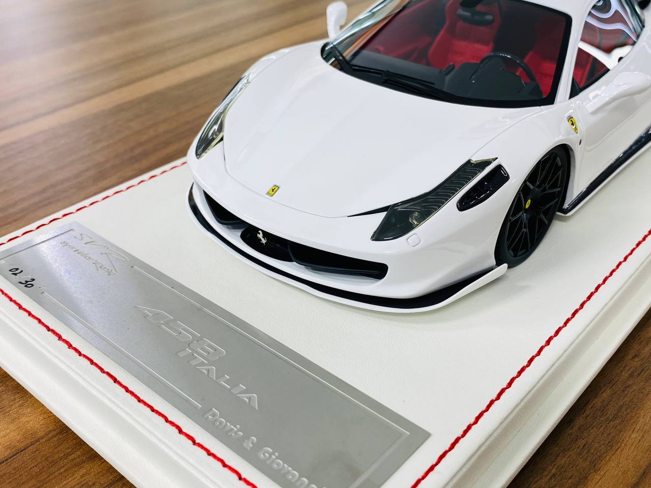 Davis & Giovanni Ferrari 458 Italia Resin Model - White | 1/18 Scale