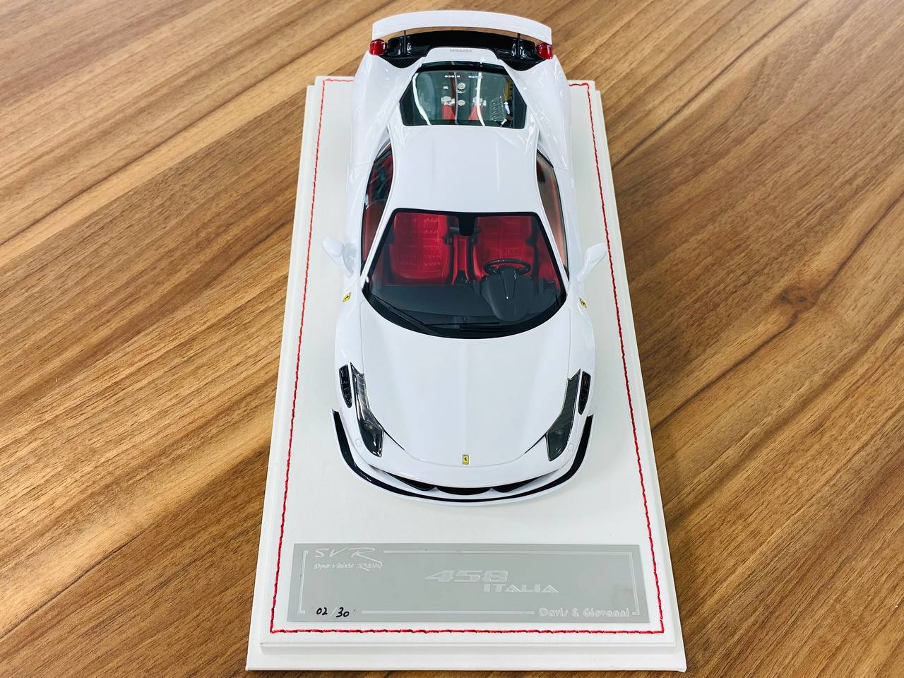 Davis & Giovanni Ferrari 458 Italia Resin Model - White | 1/18 Scale