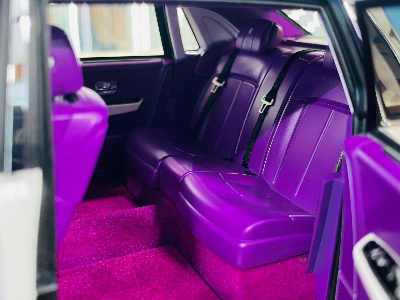 KengFai Rolls Royce Phantom VIII Diecast Model - White/Blue | 1/18 Scale, All Opening