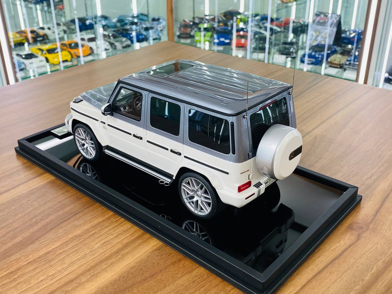 Exclusive 1/18 Mercedes-Benz AMG G-63 UAE Golden Jubilee Edition Model Car Motor Helix