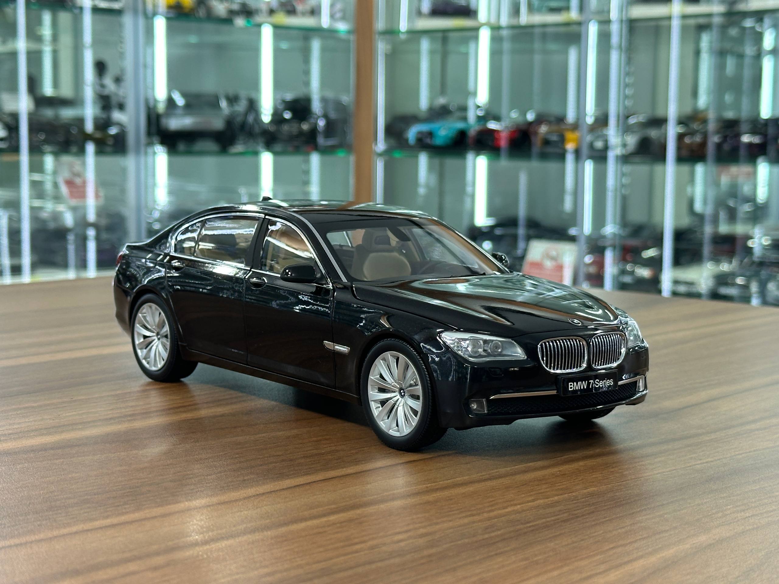 1/18 Diecast BMW 750Li (F02) – Kyosho (R. Black, Full Opening 1/18 Diecast BMW 750Li (F02) – Kyosho (R. Black, Full Opening