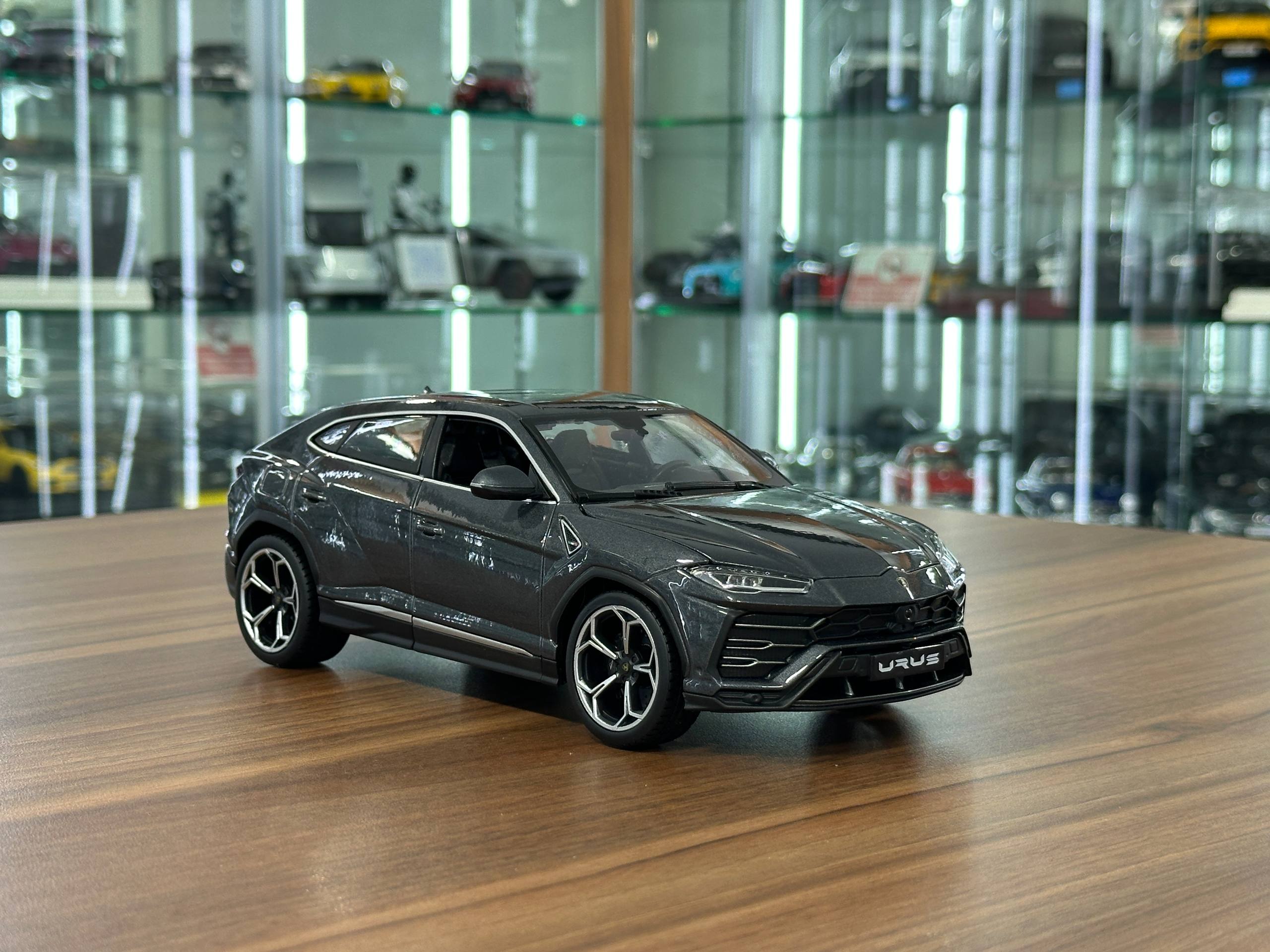 1/18 Diecast Lamborghini Urus Grey Bburago Scale Model Car