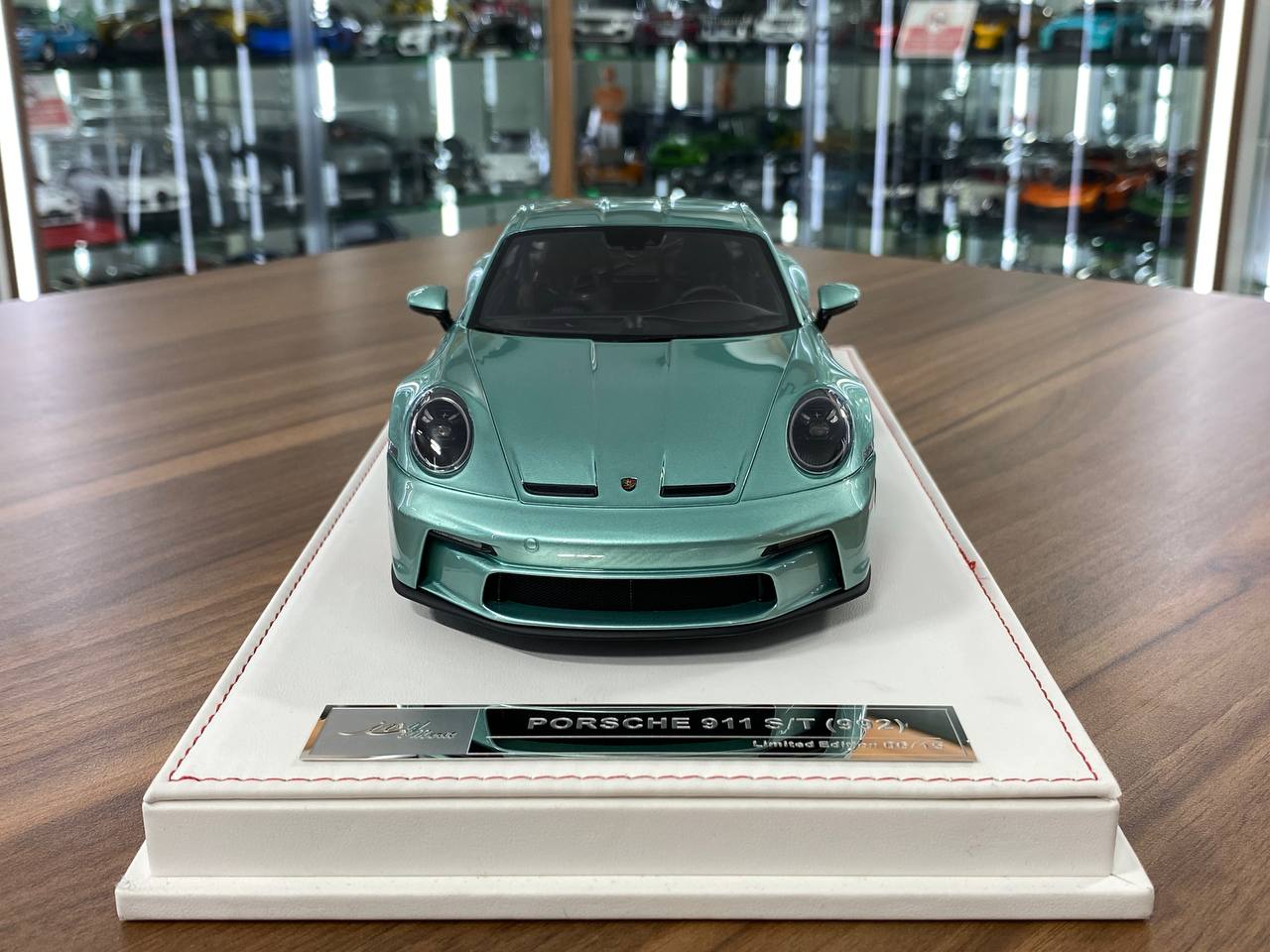 1/18 Resin Porsche 911 S/T (992) by Ivy Models in Pearl Green / Red – Limited 15 pcs
