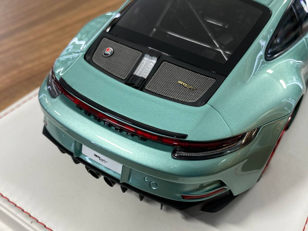 1/18 Resin Porsche 911 S/T (992) by Ivy Models in Pearl Green / Red – Limited 15 pcs