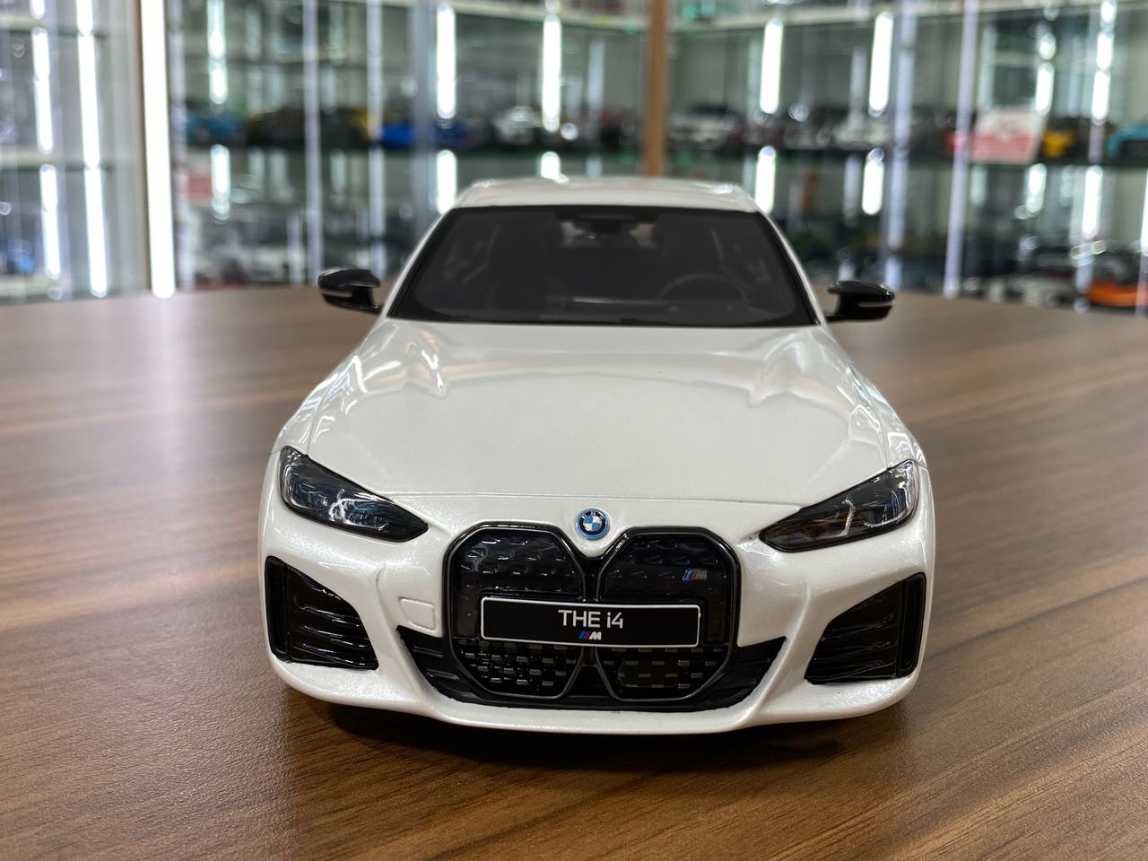 1/18 Resin OttO Mobile BMW i4 M50 White – Limited 999pcs