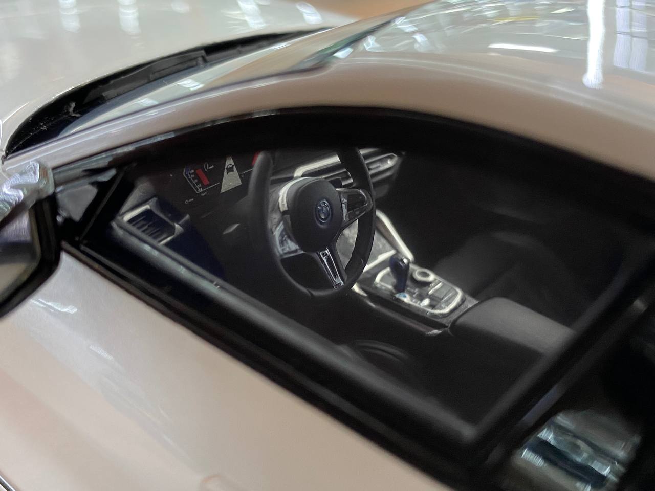 1/18 Resin OttO Mobile BMW i4 M50 White – Limited 999pcs