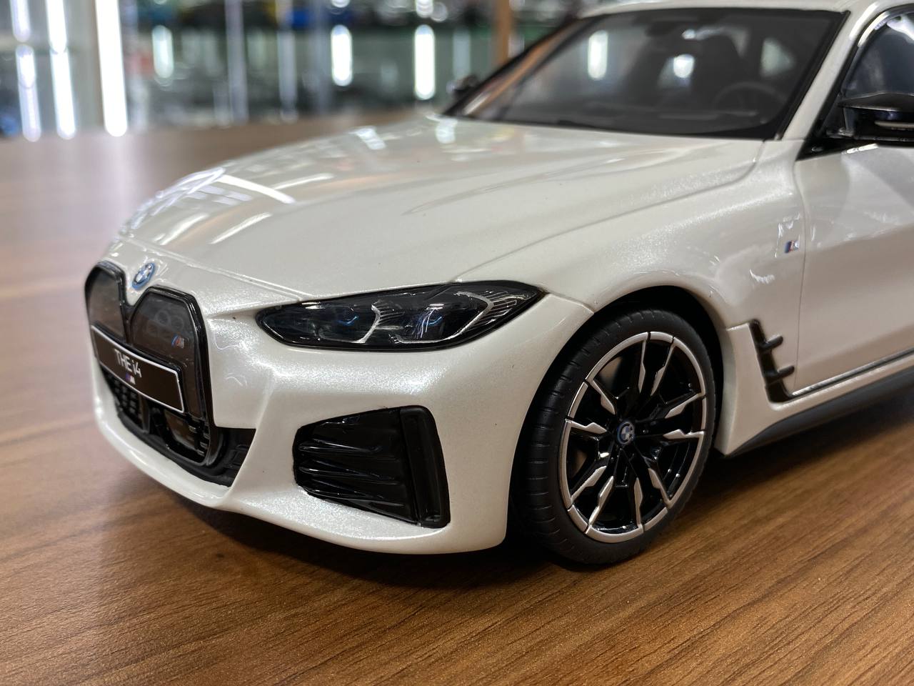 1/18 Resin OttO Mobile BMW i4 M50 White – Limited 999pcs