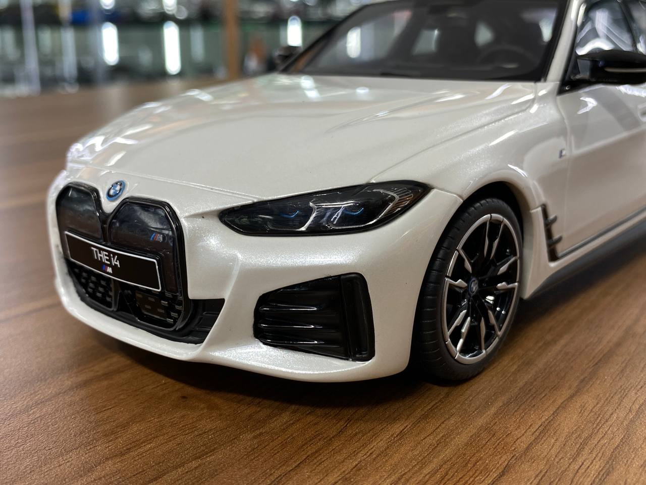 1/18 Resin OttO Mobile BMW i4 M50 White – Limited 999pcs