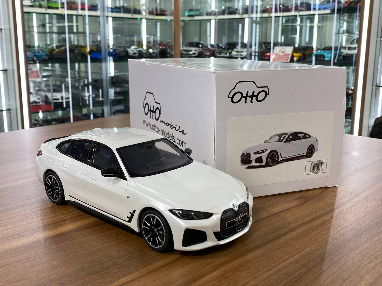 1/18 Resin OttO Mobile BMW i4 M50 White – Limited 999pcs