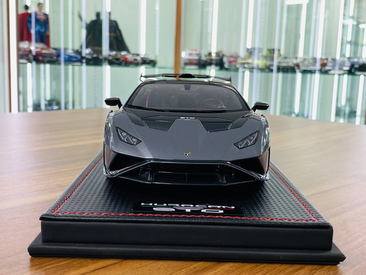 1/18 Resin Model - MR Collection Lamborghini Huracan STO