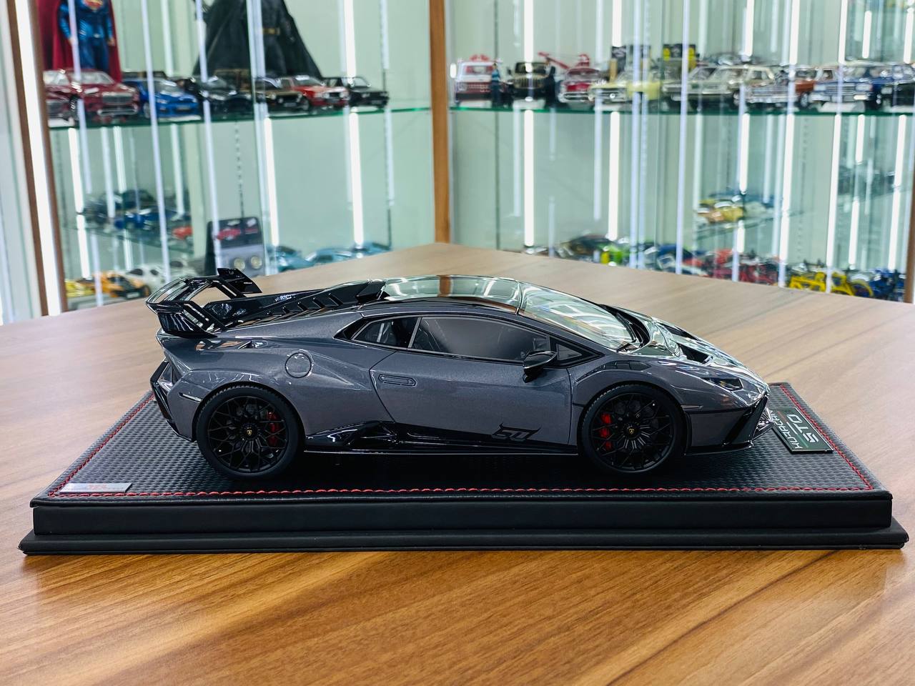 1/18 Resin Model - MR Collection Lamborghini Huracan STO