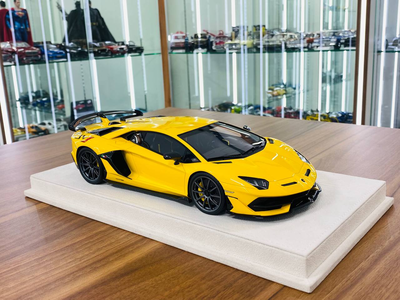 1/18 Resin Model - Make Up Model Lamborghini Aventador SVJ (2018)