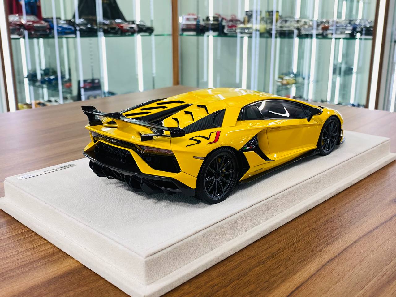 1/18 Resin Model - Make Up Model Lamborghini Aventador SVJ (2018)