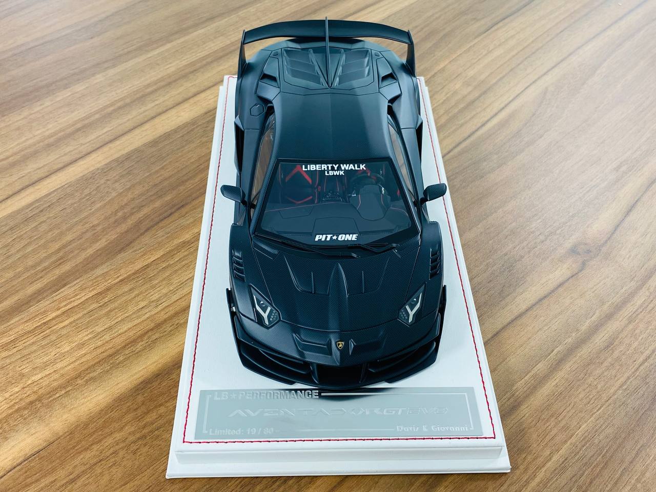 1/18 Resin Davis & Giovanni Lamborghini AVENTADOR GT EVO Matt Carbon Fiber Limited- 80 pcs