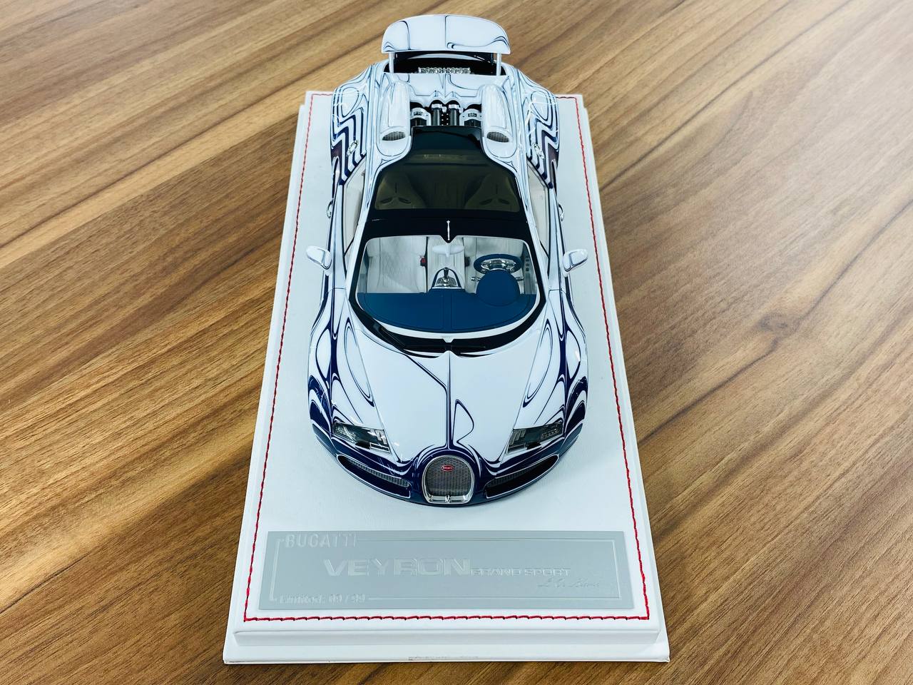 1/18 Resin Davis & Giovanni Bugatti VEYRON Grand Sport Limited- 99 pcs