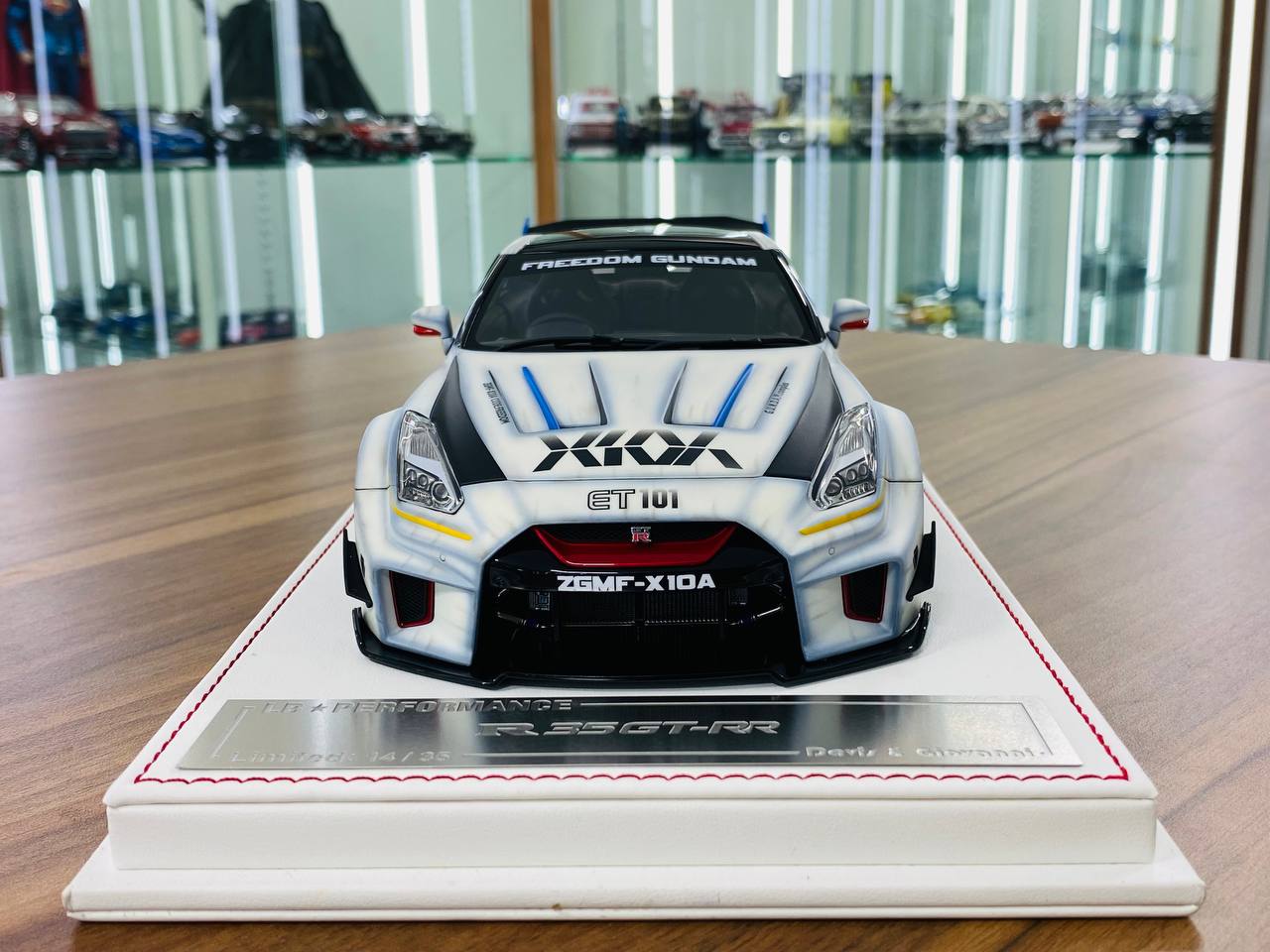 1/18 Resin - Davis & Giovanni Nissan R35 GT-R LBWK | Matt White Graphic Decals, Limited 35 Pcs