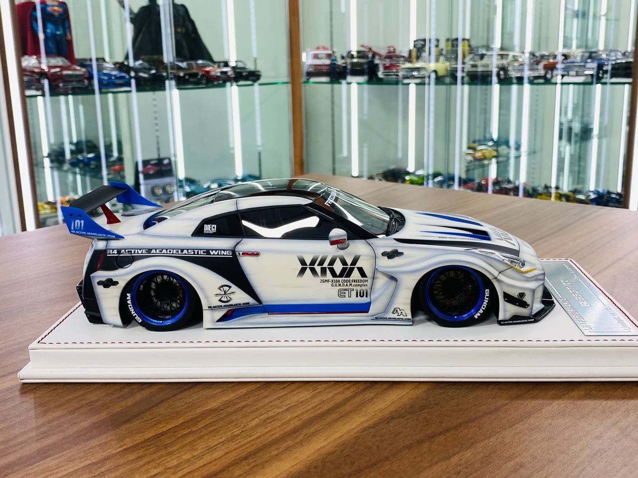1/18 Resin - Davis & Giovanni Nissan R35 GT-R LBWK | Matt White Graphic Decals, Limited 35 Pcs