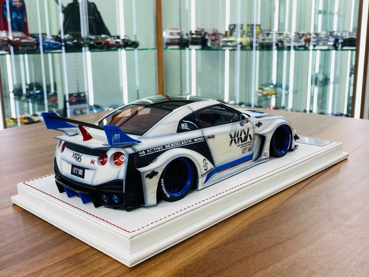 1/18 Resin - Davis & Giovanni Nissan R35 GT-R LBWK | Matt White Graphic Decals, Limited 35 Pcs