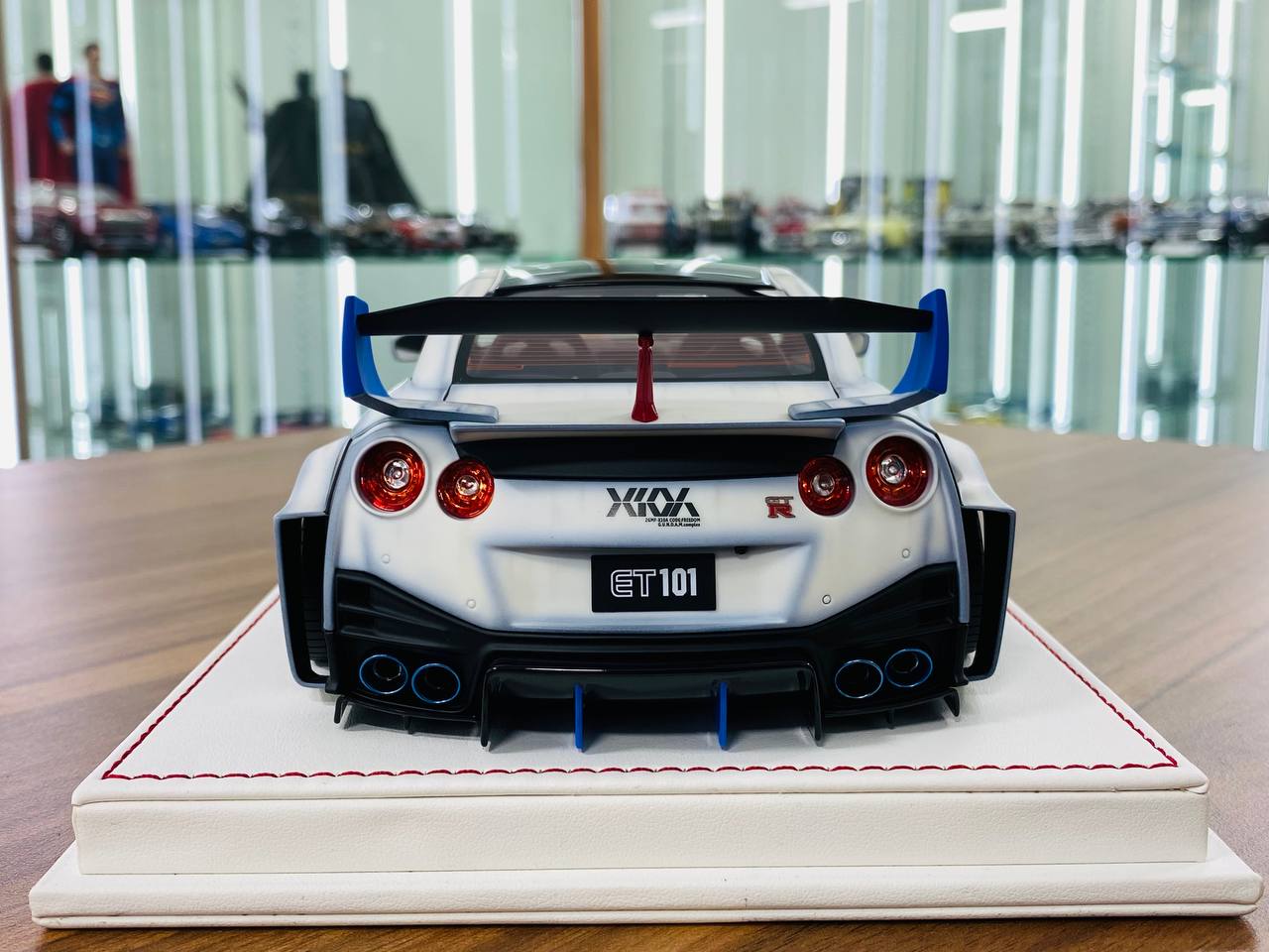 1/18 Resin - Davis & Giovanni Nissan R35 GT-R LBWK | Matt White Graphic Decals, Limited 35 Pcs