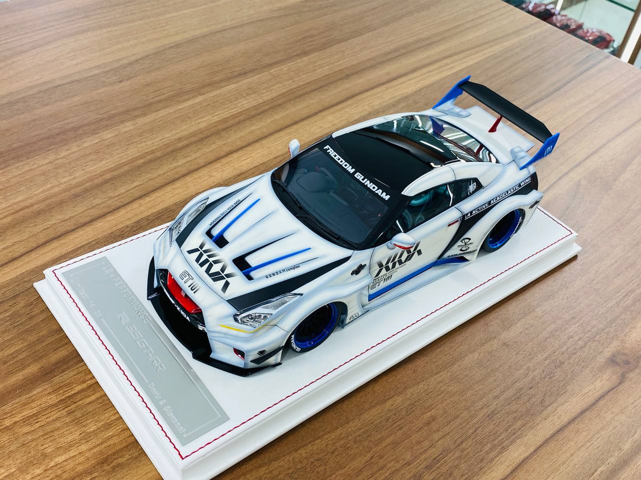 1/18 Resin - Davis & Giovanni Nissan R35 GT-R LBWK | Matt White Graphic Decals, Limited 35 Pcs