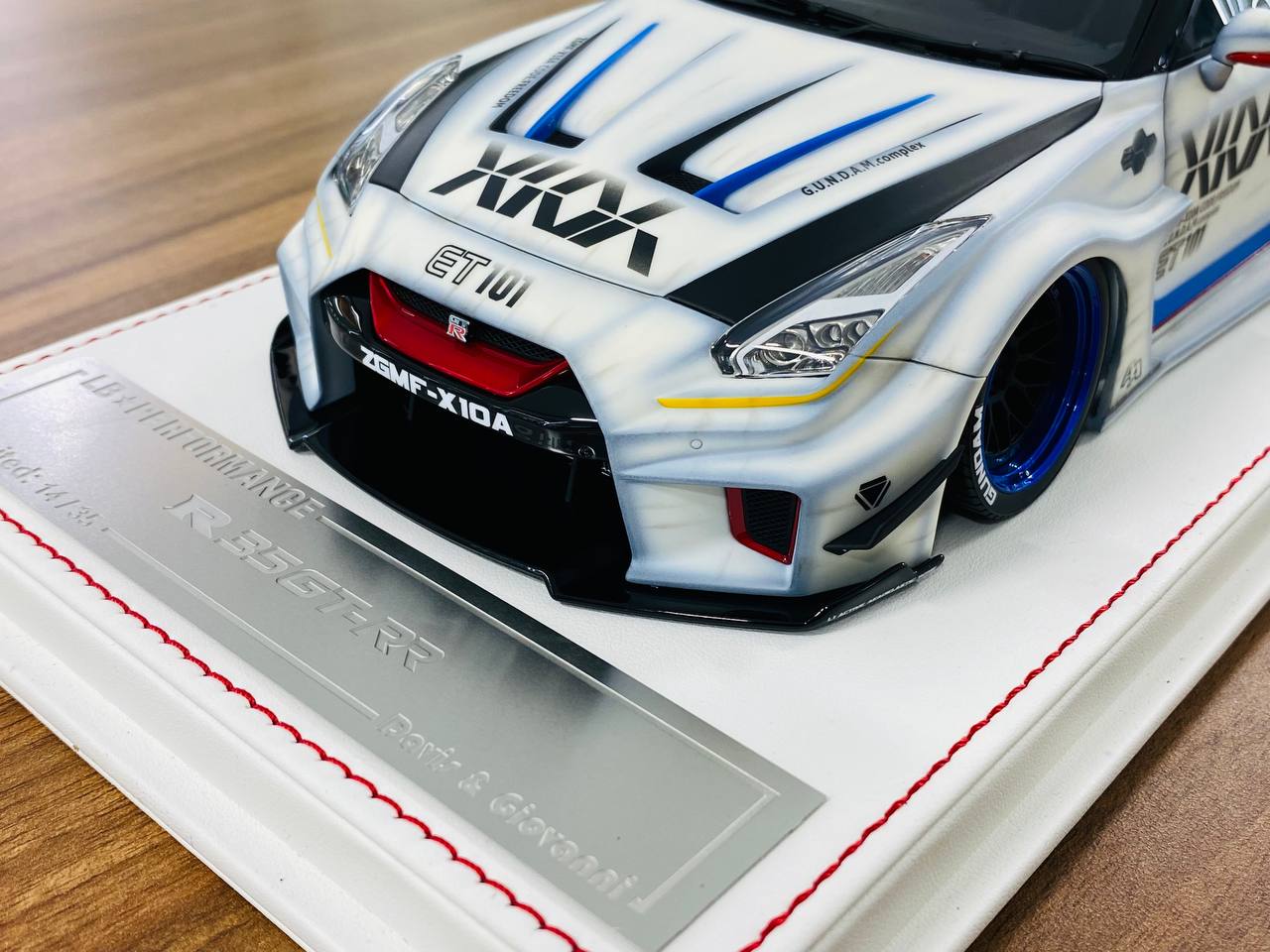 1/18 Resin - Davis & Giovanni Nissan R35 GT-R LBWK | Matt White Graphic Decals, Limited 35 Pcs