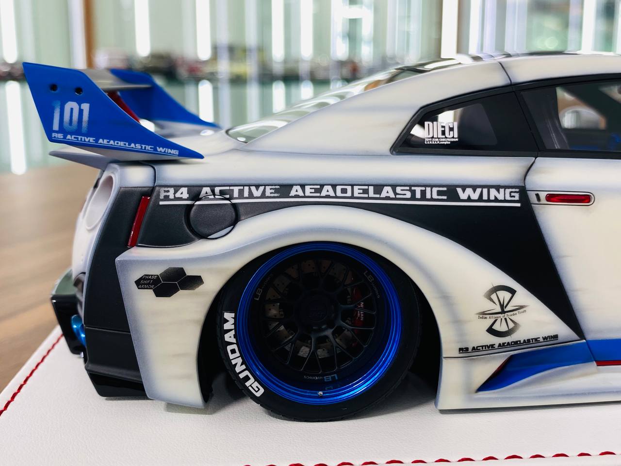 1/18 Resin - Davis & Giovanni Nissan R35 GT-R LBWK | Matt White Graphic Decals, Limited 35 Pcs