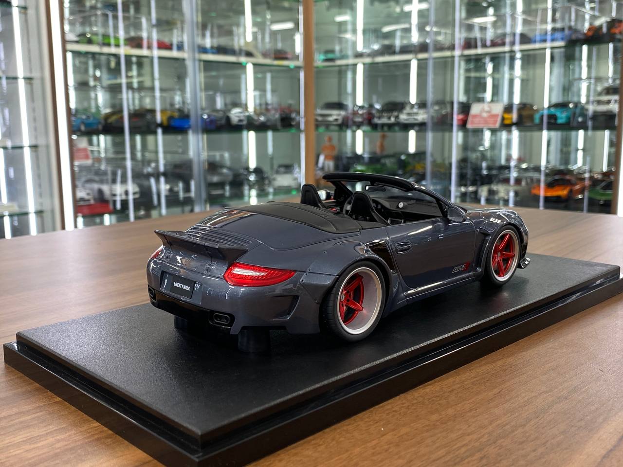 1/18 Resin Porsche 911 (997) Convertible LB-Works LBWK SEMA Show 2016 GT Spirit Grey – Limited 999pcs