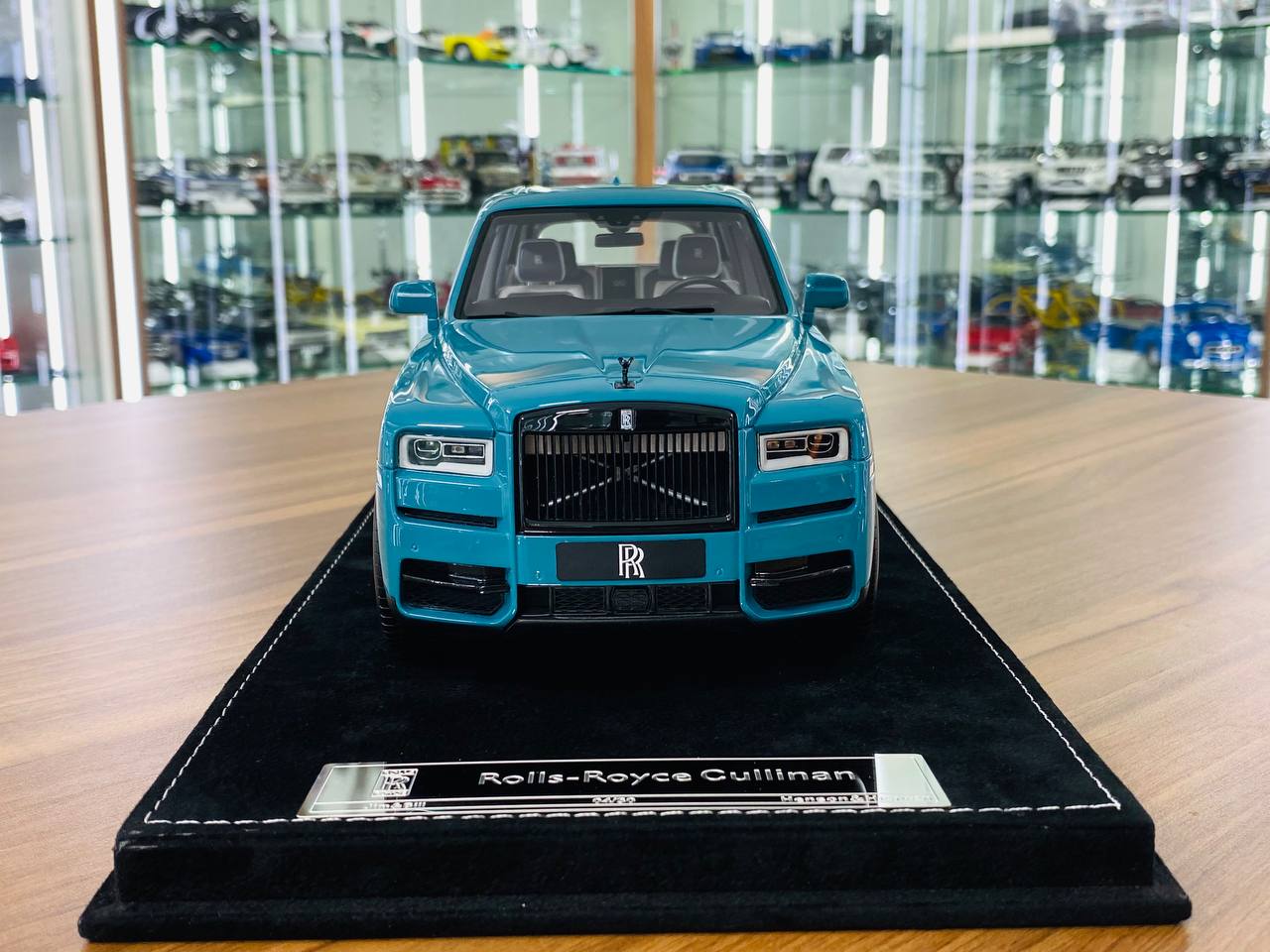 1/18 Resin Model - H&H Rolls Royce Cullinan in Highland Black Badge, Limited to 30 Pcs
