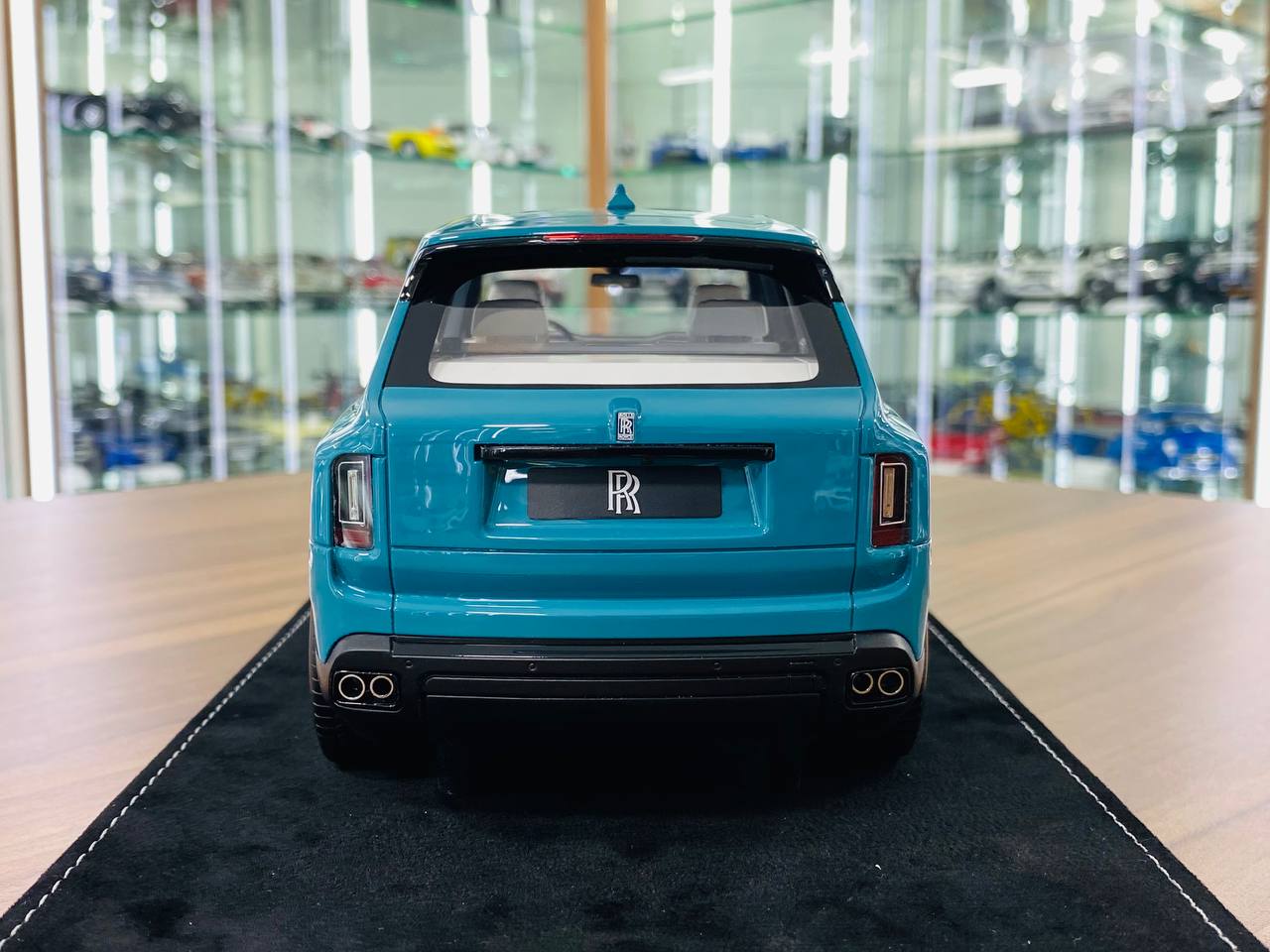 1/18 Resin Model - H&H Rolls Royce Cullinan in Highland Black Badge, Limited to 30 Pcs