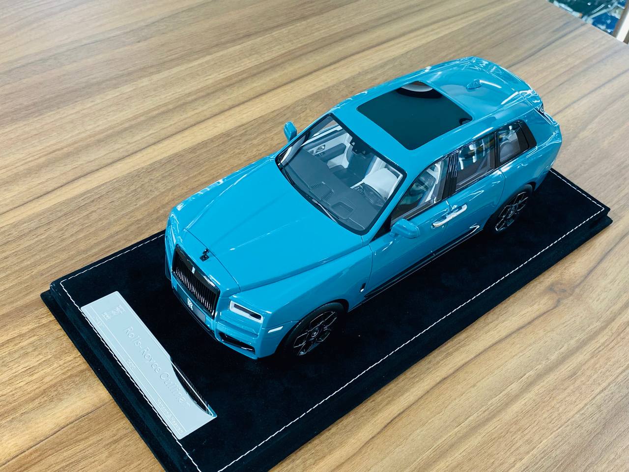 1/18 Resin Model - H&H Rolls Royce Cullinan in Highland Black Badge, Limited to 30 Pcs