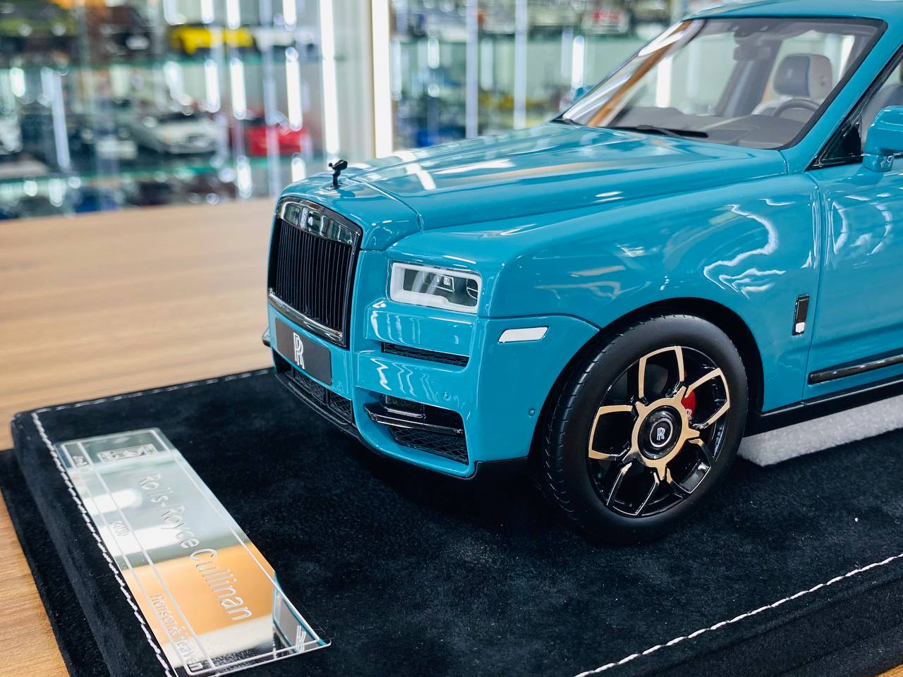 1/18 Resin Model - H&H Rolls Royce Cullinan in Highland Black Badge, Limited to 30 Pcs